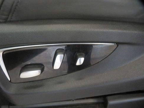 Used 2018 Cadillac Escalade Luxury AWD/4WD image 16