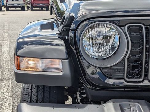 New 2025 Jeep Gladiator Sport image 10