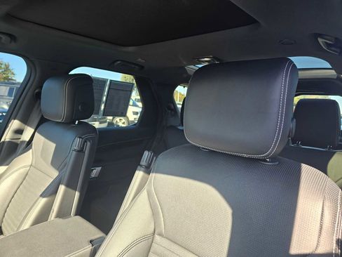 Used 2023 Land Rover Discovery S R-Dynamic image 33
