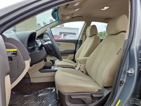 Used 2010 Hyundai Elantra GLS FWD image 13