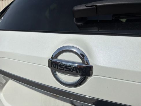 Used 2019 Nissan Rogue SL FWD image 18