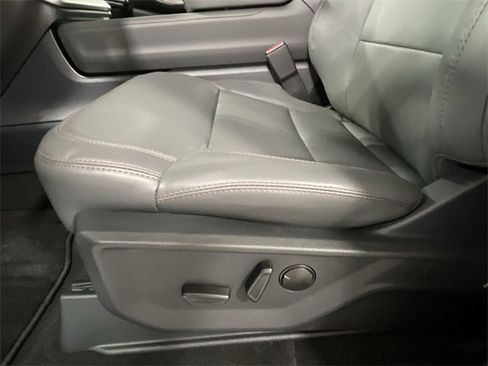 New 2025 Ford Expedition Active image 18