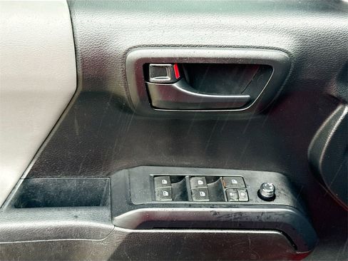 Used 2022 Toyota Tacoma SR image 19