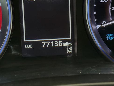 Used 2019 Toyota Highlander SE FWD image 8