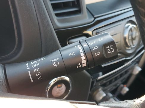 Used 2020 Nissan Pathfinder SV FWD image 19