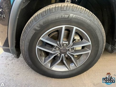 Used 2019 Jeep Grand Cherokee Laredo w/ 18" Wheel & 8.4" Radio Group image 6