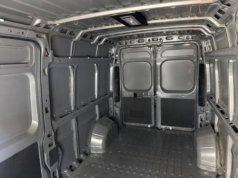 New 2025 RAM ProMaster 2500 w/ Quick Order Package 22G SLT image 13