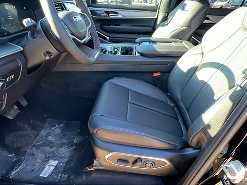 New 2026 Jeep Grand Wagoneer Limited AWD/4WD image 16