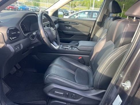 Used 2024 Honda Pilot Touring image 9