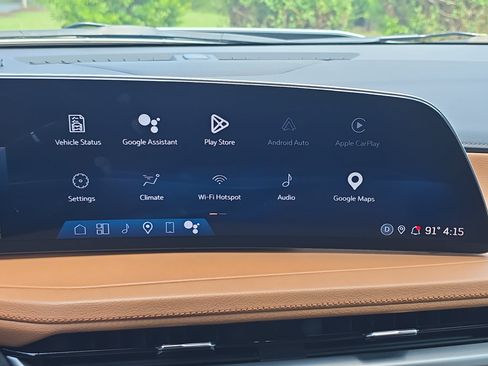Used 2024 Cadillac XT4 Premium Luxury w/ Technology Package FWD image 21