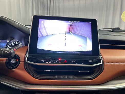 Used 2024 Jeep Compass Limited image 18