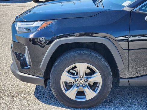 Used 2024 Toyota RAV4 XLE w/ Convenience Package image 5