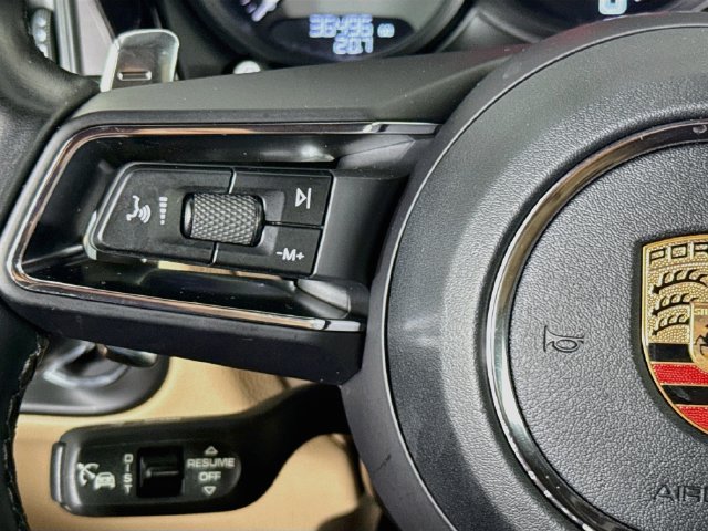 Used 2023 Porsche Macan AWD/4WD image 10