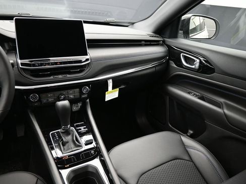 New 2026 Jeep Compass Latitude image 12