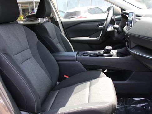 Used 2024 Nissan Rogue SV AWD/4WD image 32