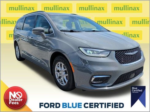 Used 2022 Chrysler Pacifica Touring-L FWD image 1