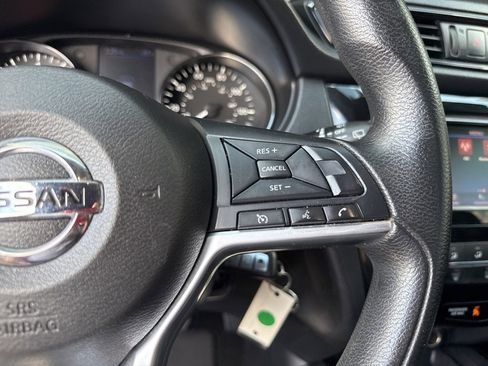 Used 2018 Nissan Rogue S image 22