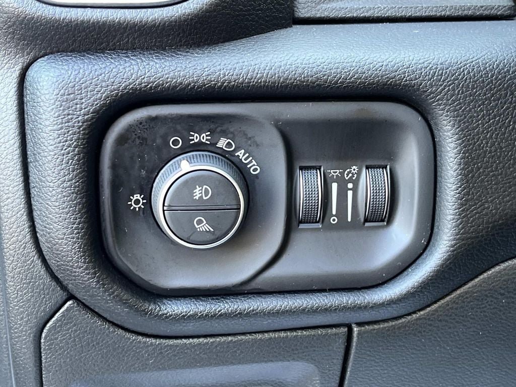 Used 2026 RAM 1500 Laramie AWD/4WD image 32