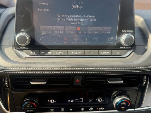 Used 2021 Nissan Rogue SV image 17