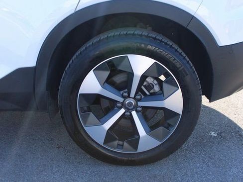 Used 2025 Volvo XC40 B5 Plus image 38