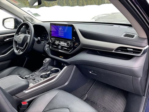 Used 2023 Toyota Highlander Limited image 14
