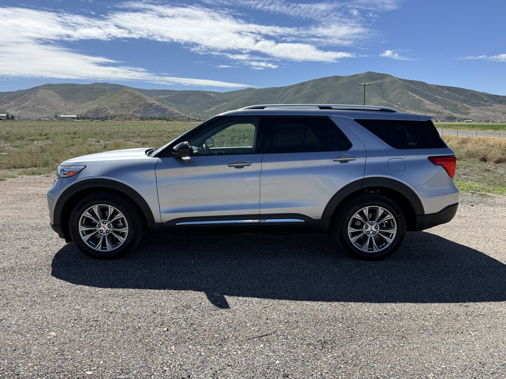 Used 2022 Ford Explorer Limited AWD/4WD image 4
