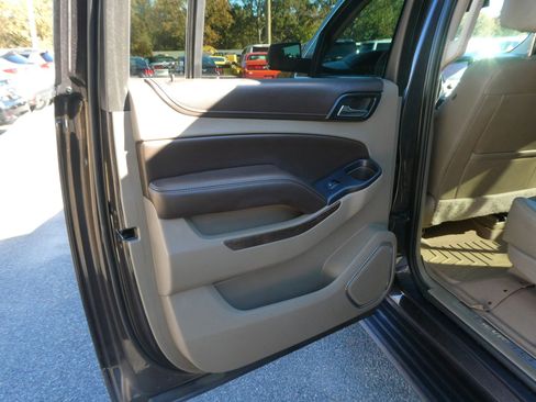 Used 2018 Chevrolet Suburban LT image 29