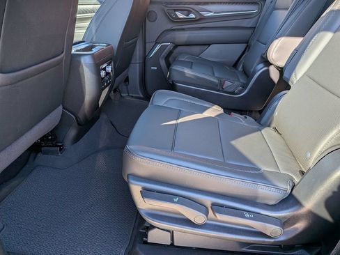 Used 2024 GMC Yukon Denali w/ Advanced Technology Package AWD/4WD image 23