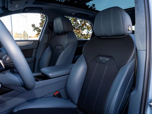 Used 2023 Bentley Bentayga image 9