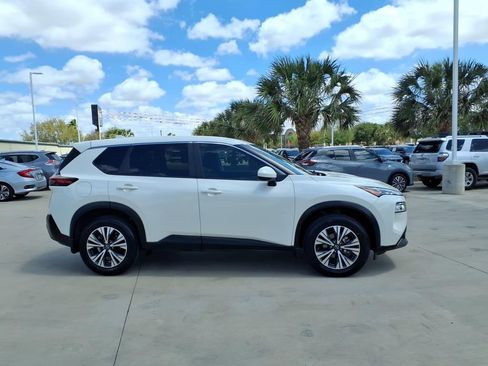 Used 2023 Nissan Rogue SV image 7