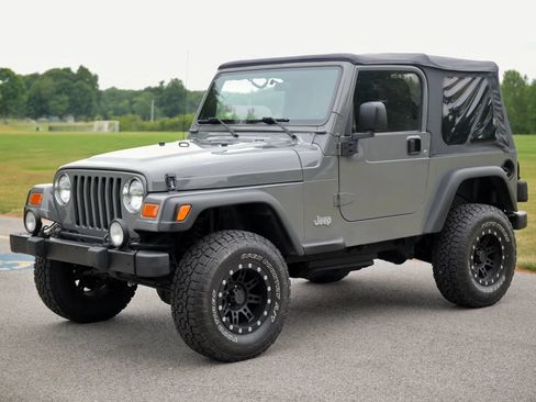 Used 2004 Jeep Wrangler 4WD w/ 30" Tire & Wheel Group image 8