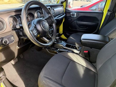 Used 2023 Jeep Gladiator Sport image 15