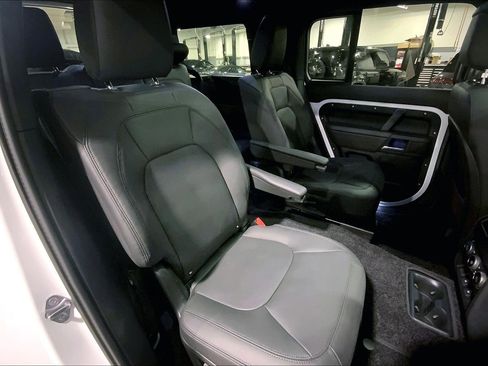 Used 2025 Land Rover Defender 130 X-Dynamic SE image 19