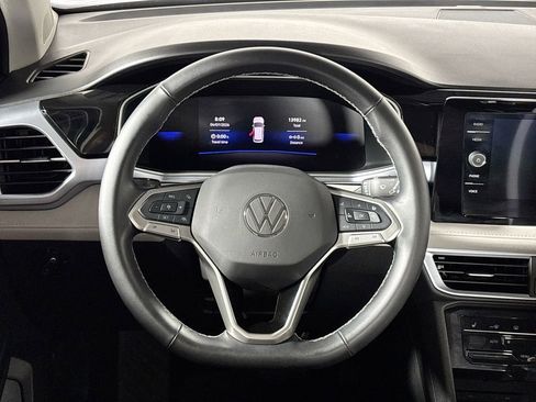 Used 2025 Volkswagen Taos SE AWD/4WD image 13