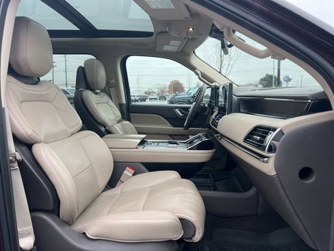 Used 2024 Lincoln Navigator Reserve image 11