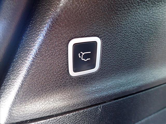 Used 2020 Chrysler Pacifica Limited w/ Advanced Safetytec Group FWD image 9