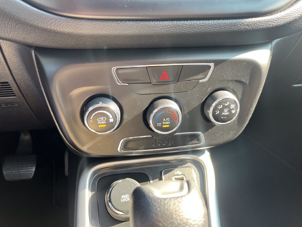 Used 2018 Jeep Compass Sport AWD/4WD image 14