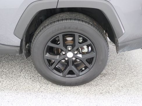Used 2024 Toyota RAV4 LE FWD image 10