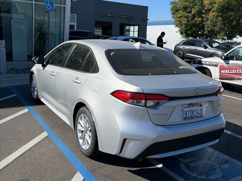 Used 2021 Toyota Corolla LE w/ LE Convenience Package FWD image 4