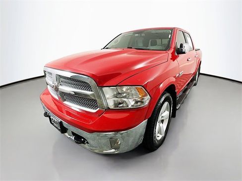Used 2018 RAM 1500 SLT image 3
