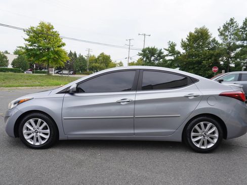 Used 2015 Hyundai Elantra SE w/ Option Group 02 FWD image 4