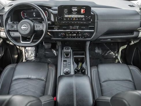 Used 2024 Nissan Pathfinder Platinum w/ Black Appearance Package image 4