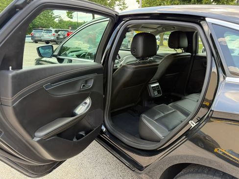 Used 2019 Chevrolet Impala Premier FWD image 12