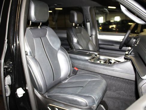 Used 2025 Jeep Wagoneer Series II image 30