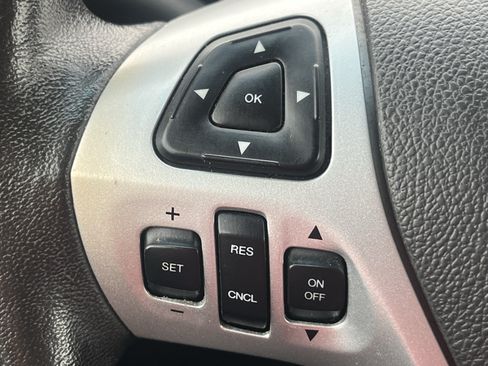 Used 2015 Ford Explorer XLT FWD image 18
