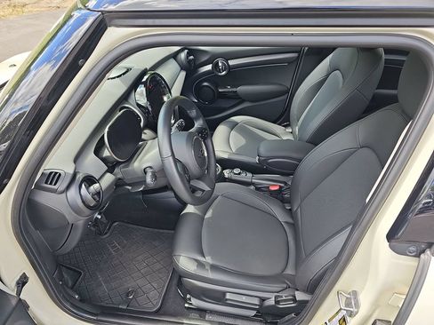 Used 2023 MINI Cooper 4-Door Hardtop FWD image 10