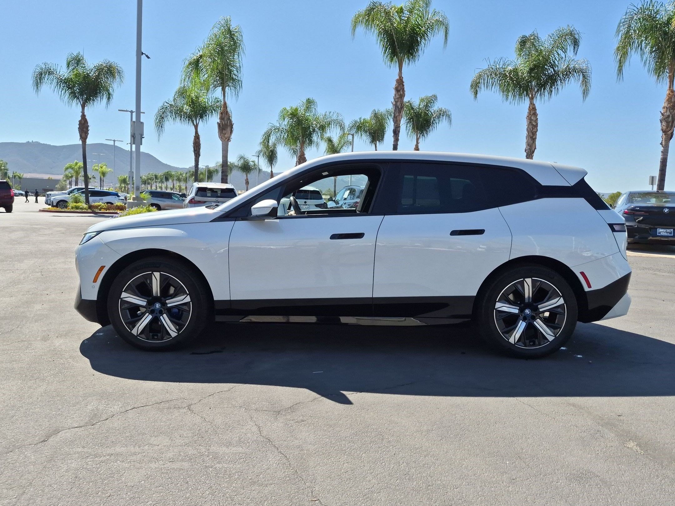 Certified 2024 BMW iX xDrive50 w/ Premium Package AWD/4WD image 7