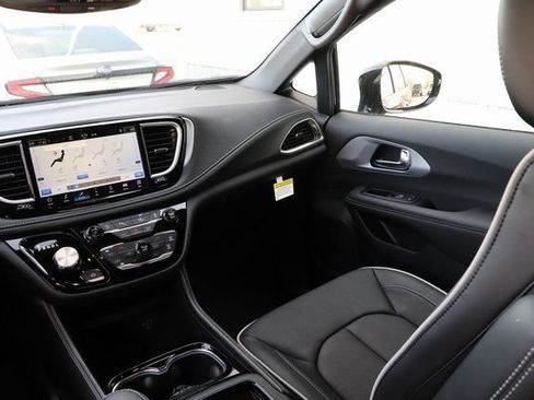 New 2026 Chrysler Pacifica Limited w/ S Appearance Package image 27