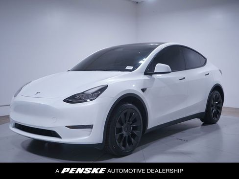 Used 2023 Tesla Model Y Long Range image 1