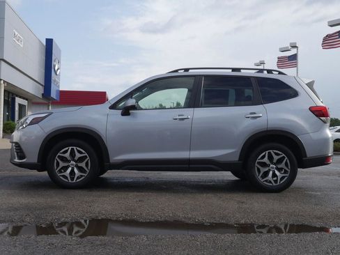 Used 2022 Subaru Forester Premium AWD/4WD image 13
